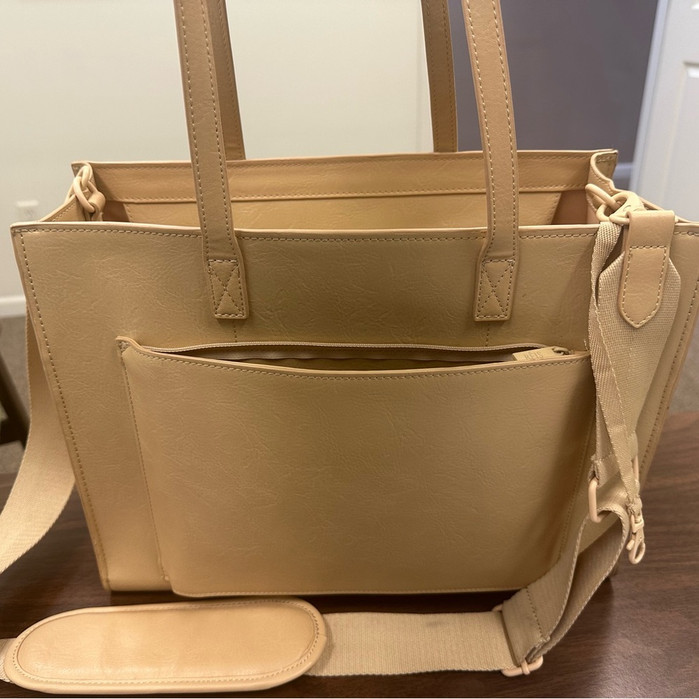 Elegant Tan Leather Tote Bag